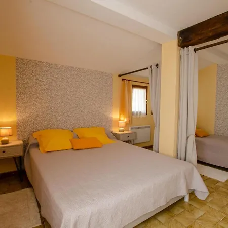 L'epicea Semesterbostad Saint-Parres-aux-Tertres